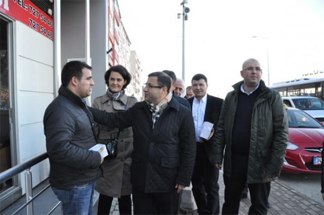AK kadrolardan halka kandil ziyareti