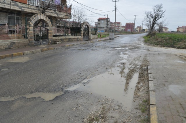 Halim Uluşahin sakinlerinin çukur çilesi!
