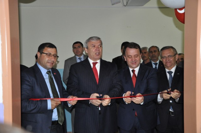 Danamandıra kütüphanesi hizmete açıldı