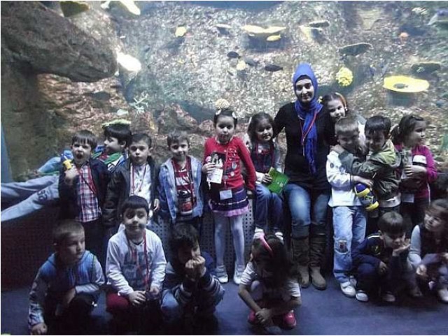 Üstünel öğrencileri akvaryumda