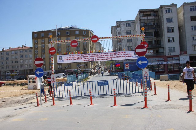 Tarihi köprü trafiğe kapatıldı
