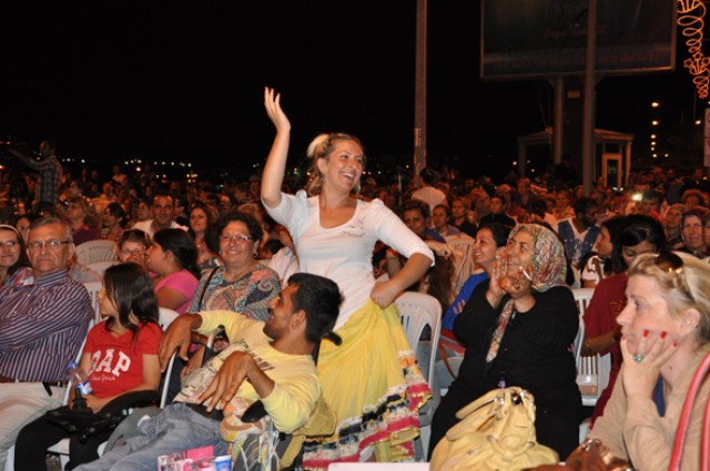Festival  coşkuyla  başladı