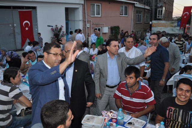 Fatihli’ler orucunu IBB sofralarında açtı