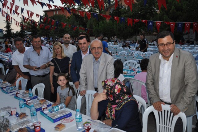Mısır ve Suriye için dua istedi
