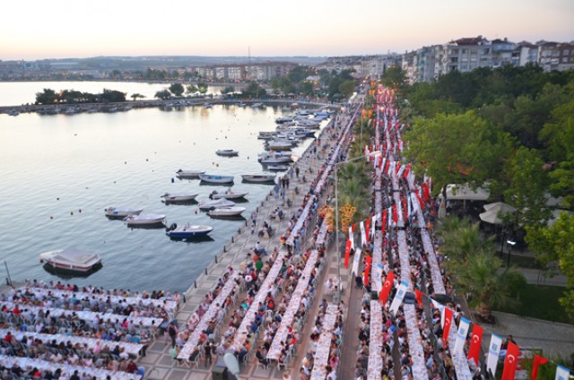 IŞIKLAR, 7000 HEMŞERİSİYLE DEV İFTAR SOFRALARINDA BULUŞTU