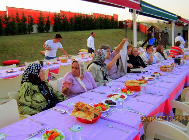 Gencoğlu Ailesi’nden geleneksel iftar