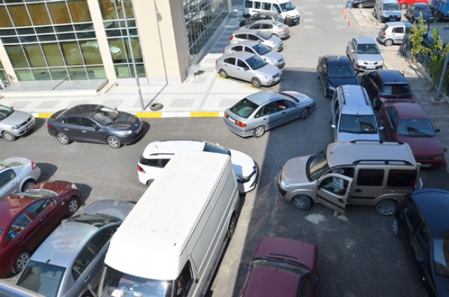 Tapu-İski-Emniyet üçgeninde trafik çilesi