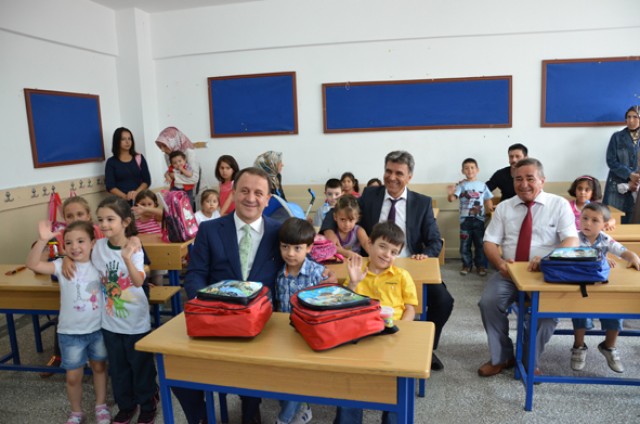 Okul setleri Başkandan