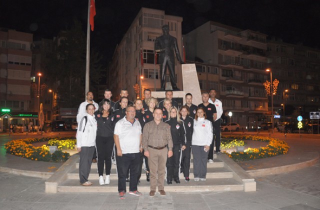 Işıklar Makedonya’ya uğurladı