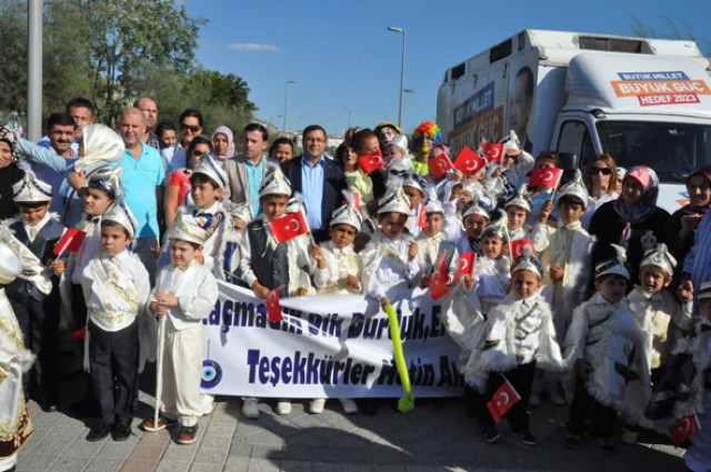 AK Şölende erkekliğe ilk adımlarını attılar