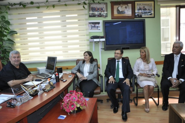 AK PARTİLİ YÖNETİCİLERİN MUHTAR ZİYARETİ HASSASİYETİ                            Karakaş: Seçim muhtarlarla kazanılacak