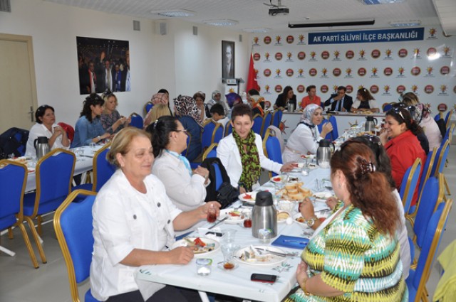 Karakaş, yönetici eşlerine seslendi