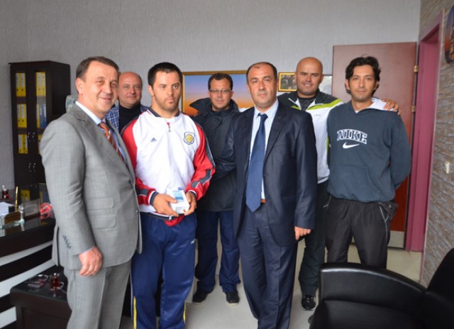 Işıklar’dan şampiyona ödül