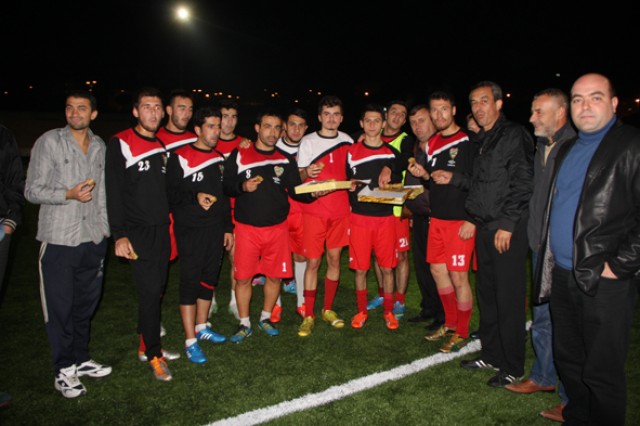 Alibeyspor idmanında oyunculara baklava