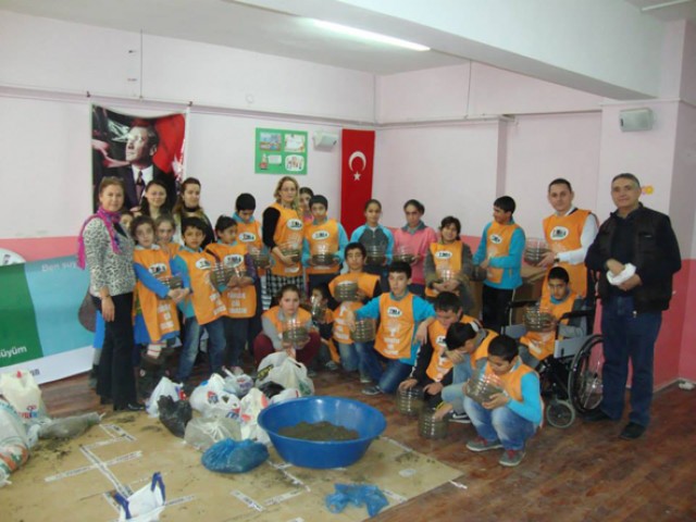 Meşe palamutları ekildi