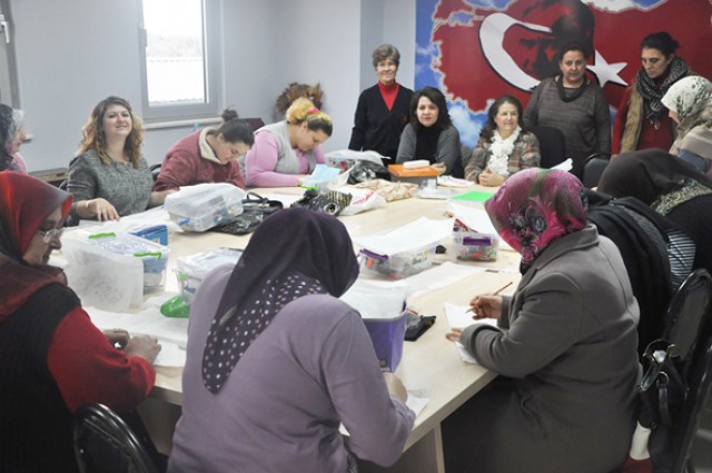 Kadınlar, Mahalle Evi'nden memnun