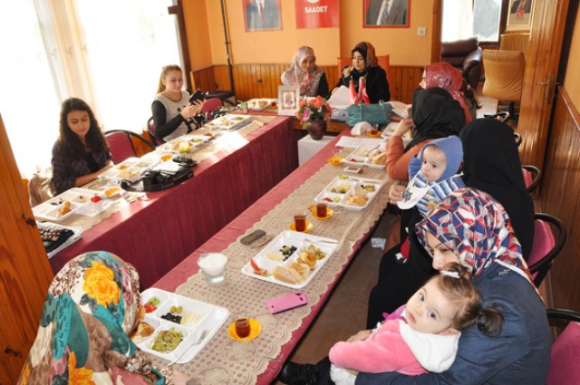 SP, bayan basın mensuplarıyla buluştu