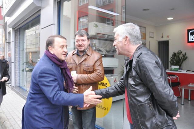 Işıklar, halkla el ele