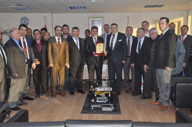 İŞ Adamlarından Sert’e plaket