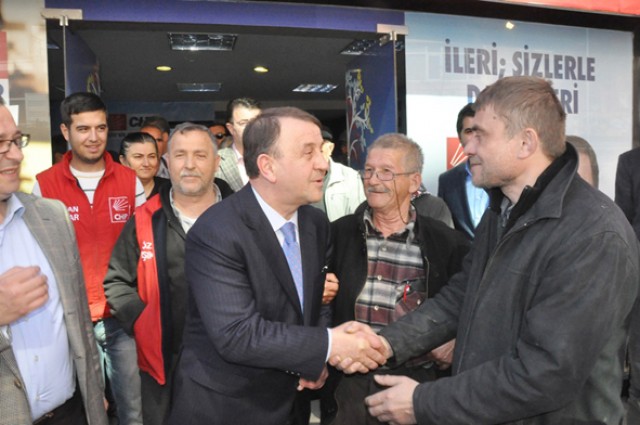 Işıklar, hemşerileriyle kucaklaştı
