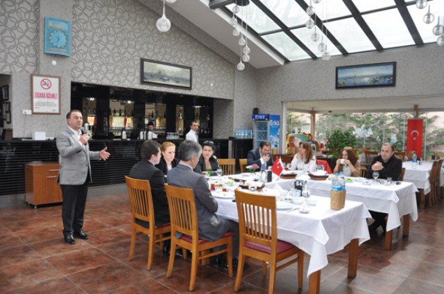 Işıklar, avukatları unutmadı