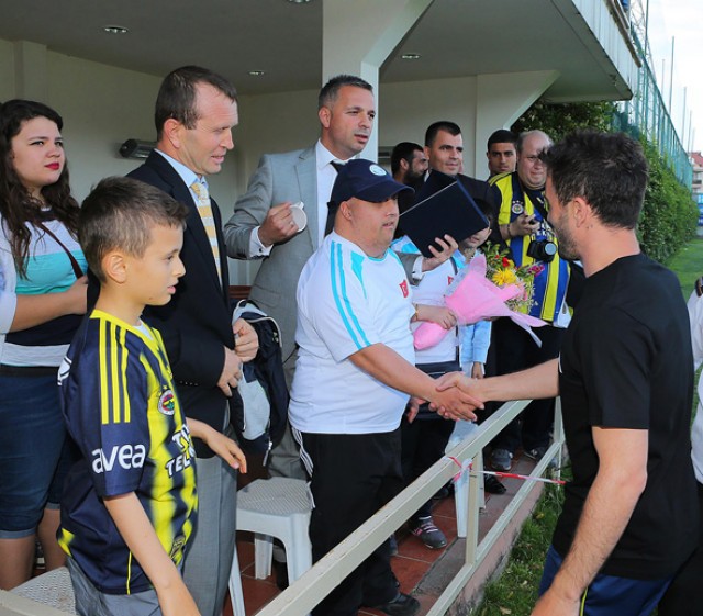 Şampiyon Fenerbahçe, Gülen Yunuslar’ı ağırladı