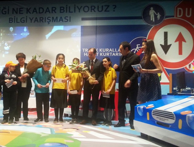 Fatih Koleji’ne trafik ödülü