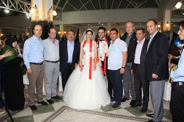 Yılın düğününde Yunus ve Kübra’ya mutluluklar