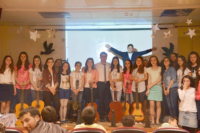 Şiirler ve şarkılar bir aradaydı