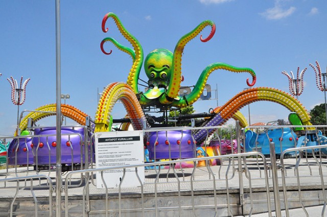EĞLENCENİN SİLİVRİ’DEKİ DURAĞI  Akçan Luna Park