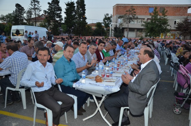 TAREDER, Kadıköylülerle iftar açtı