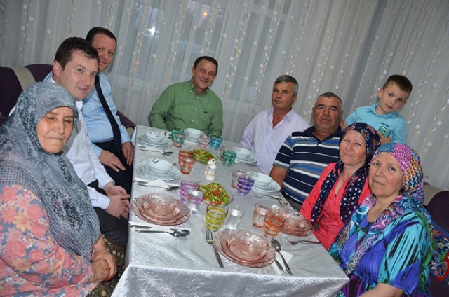 Başkan, vatandaşla iftar sofralarında buluşuyor