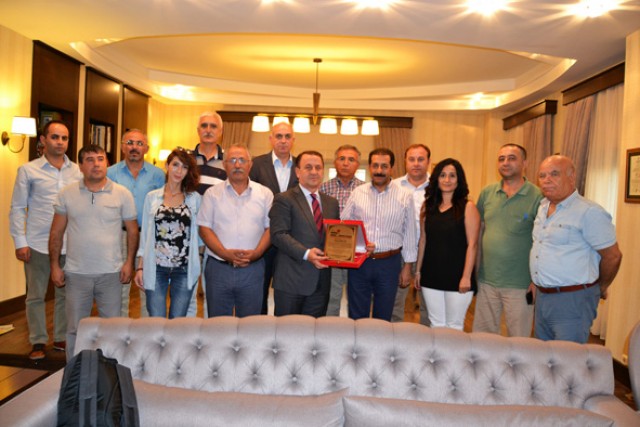 Demokrasi Platformu’ndan Işıklar’a plaket
