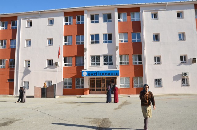 İmkanlar kısıtlı, derslikler yetersiz…