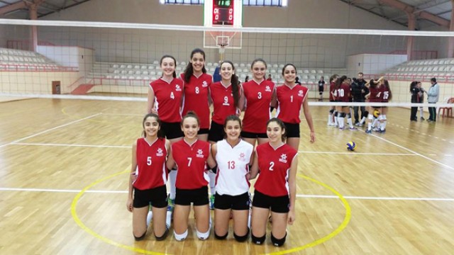 Mektebim’in kızları galibiyetle başladı