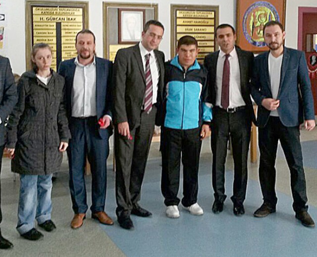 Ülkücülerden anlamlı hediye