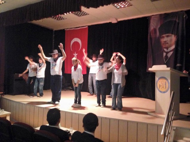 Acınmaya değil, sevgiye, eğitime ve kabul görmeye ihtiyaçları var