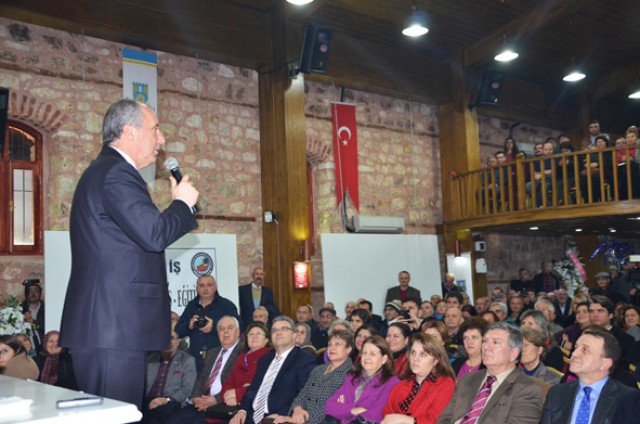 “Bir insan boğazına kadar pisliğe battı mı, mecburen başı dik gezer!”