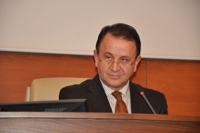 Işıklar: Grup disiplini ve terbiyesini öğreteceğim!