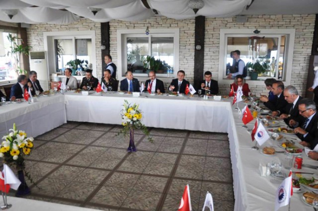 Valiye niyet, ilçe protokolüne kısmet