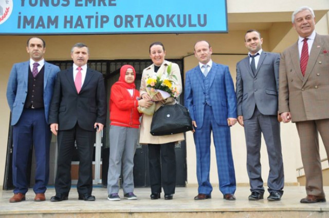 Yunus Emre’ye açılış yerine ziyaret