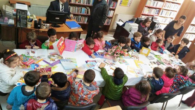 Kids miniklerinden kütüphane ziyareti