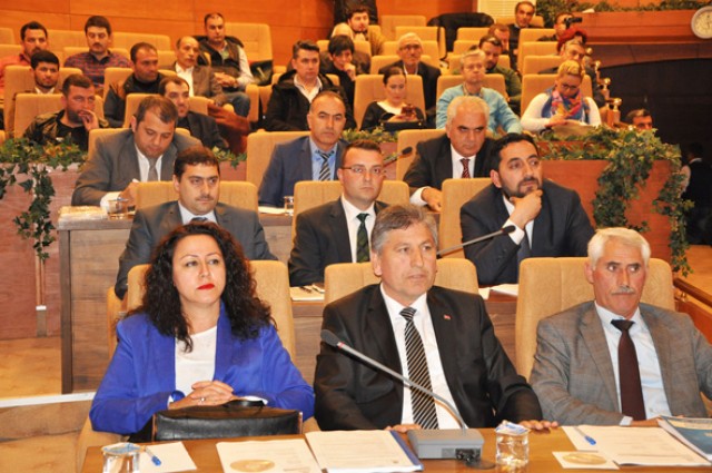 Muhalefet önergelerle nabız tutuyor