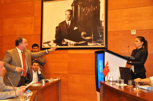 Işıklar’dan Alkaya’ya ‘dini hassasiyet’ ayarı