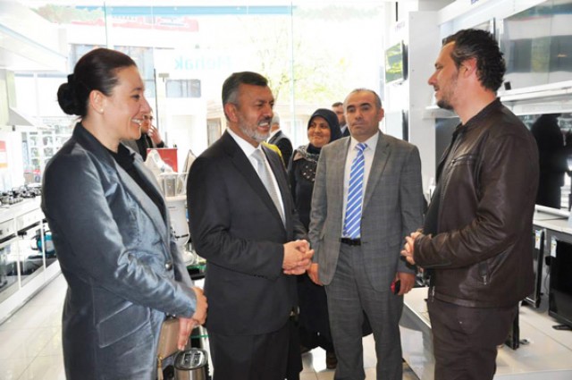 Karaca’dan esnaf ziyaretleri
