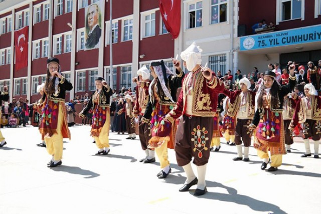 75. Yıl Cumhuriyet’te gösteriler birbirini izledi