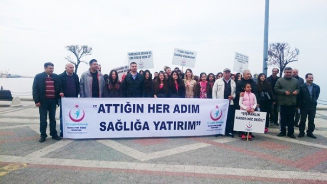 Öğretmen ve öğrenciler sağlık için yürüdü
