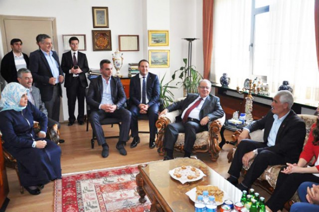 Sarten, AK Partilileri misafir etti