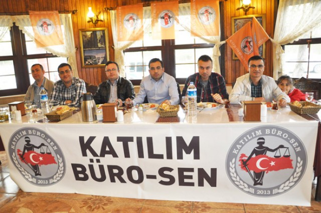 ‘Sendikamız mücadelenizde yanınızda’