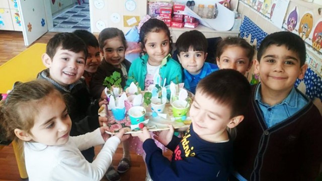 Minikler bitki yetiştiriyor